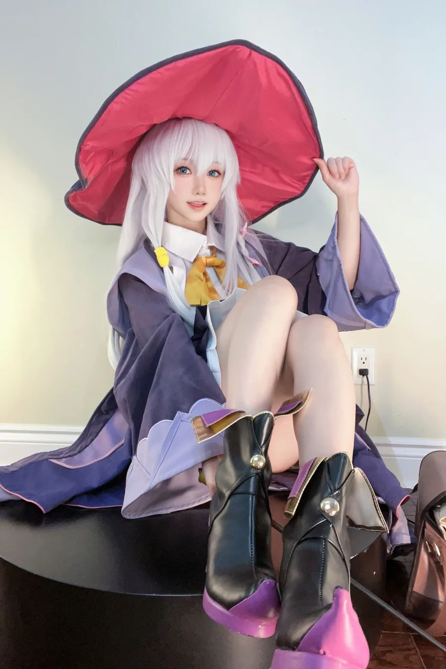 小木曾AYA - 魔女之旅 伊蕾娜自拍